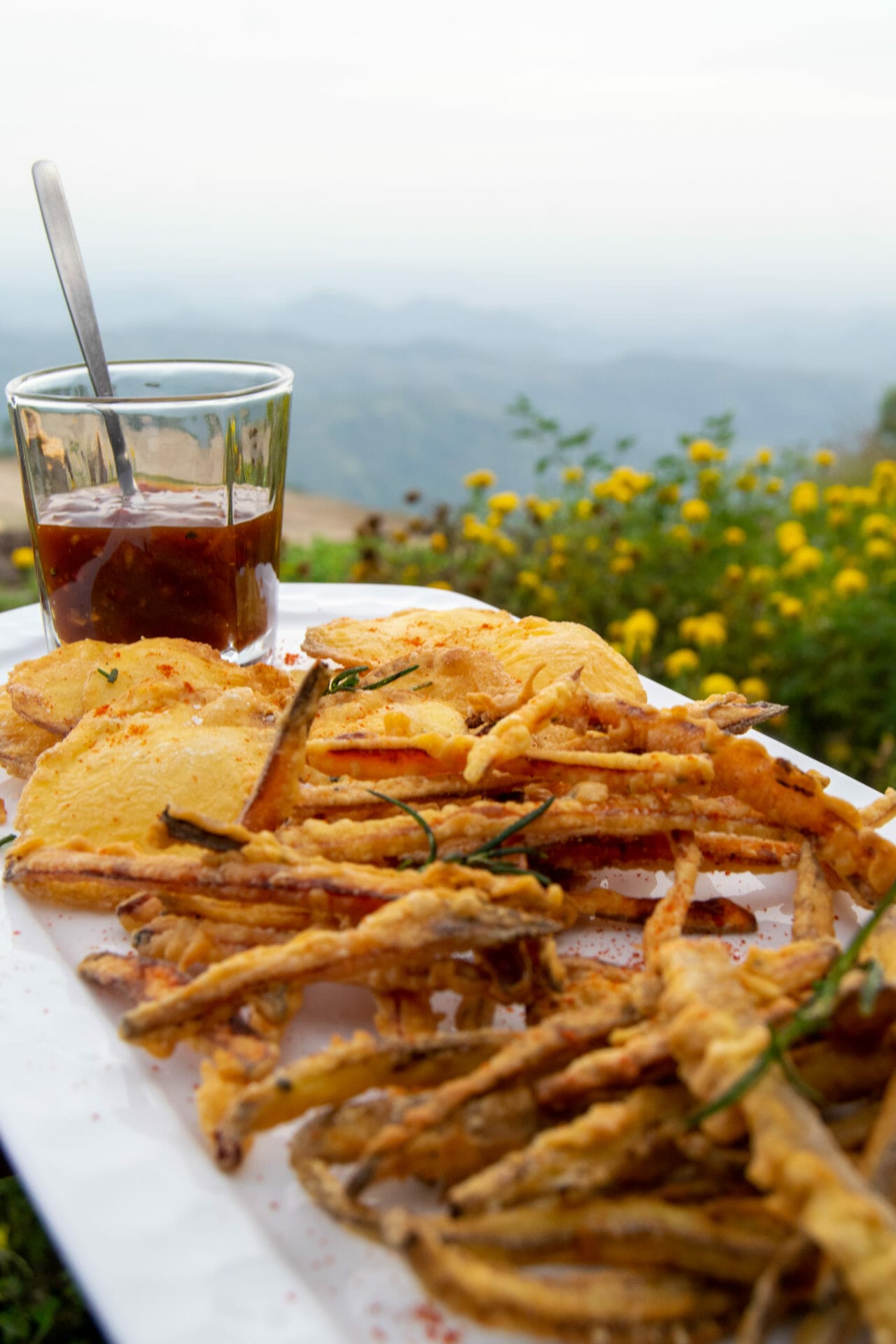 fried-snacks-with-sauce